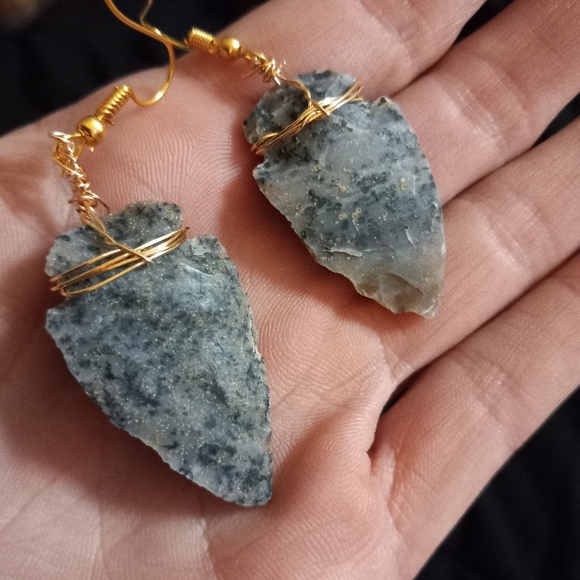 CLOSET-WIDE SALE! Aesthetics on lock! Black friday! Get ur Xmas goodiez 4 low! - Picture 11 of 16